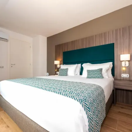 Aurelia Antica & Rom